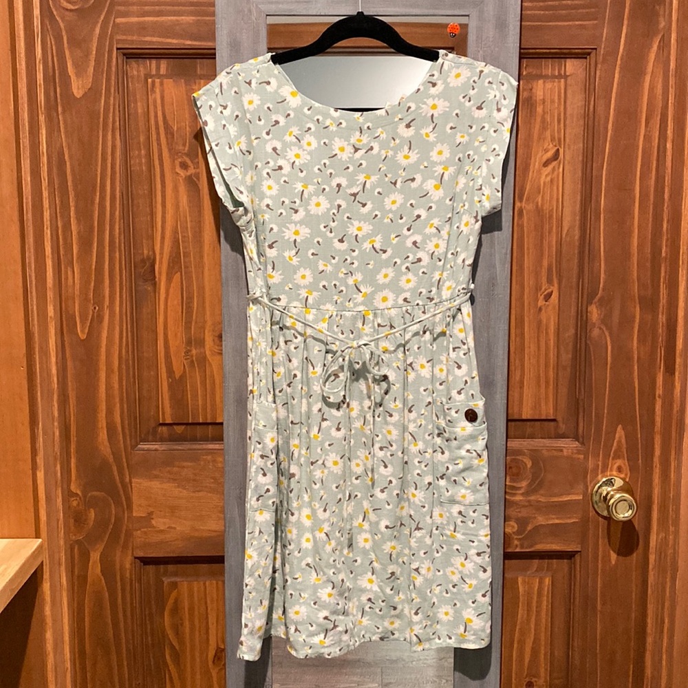 Green daisy print dress NWOT